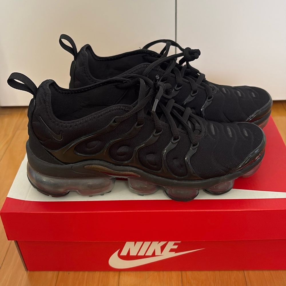 Nike air vapormax plus sneakers black
